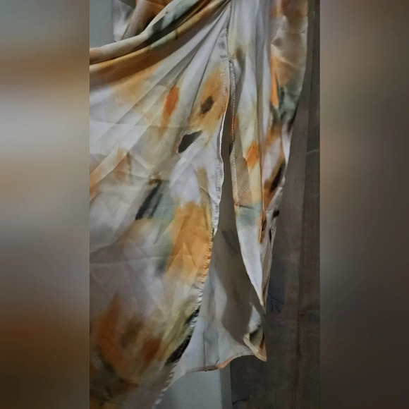 CBR Floral satin ruched bustier midi dress. Size small NWT - Picture 5 of 11